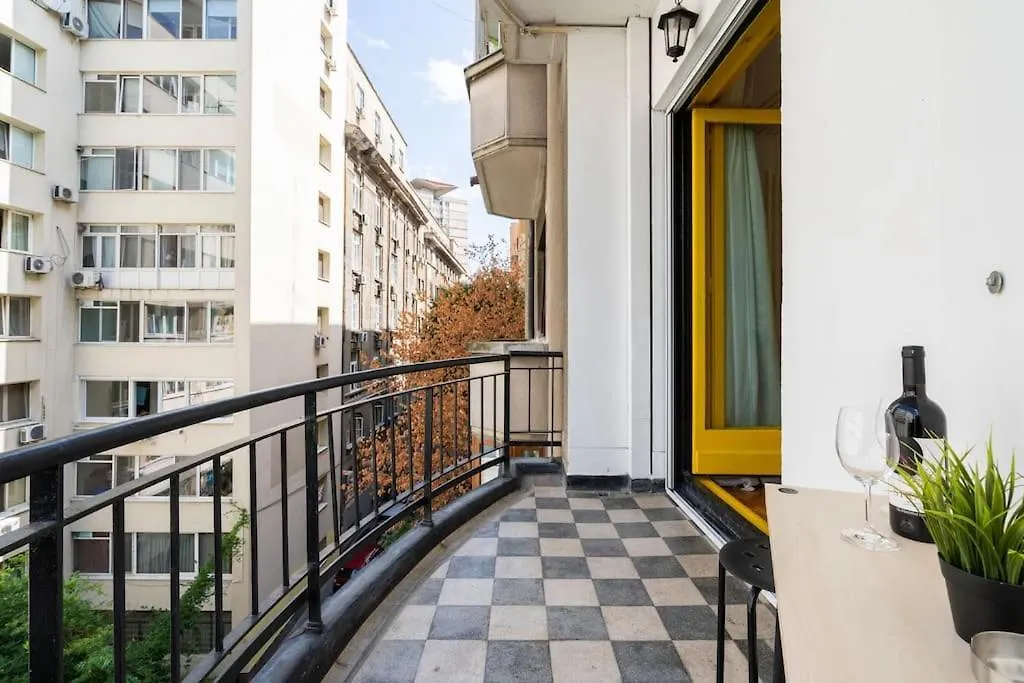 Quiet And Classic Studio With Cismigiu Park View Bucharest Romania